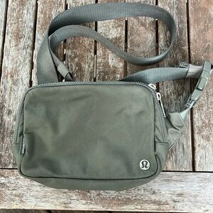 Lululemon Everywhere Belt Bag Large